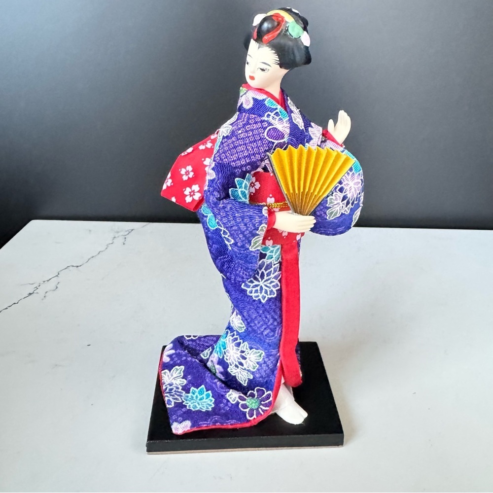 Japanese Geisha Doll Figurine w Fan Ornaments - Picture 2 of 6